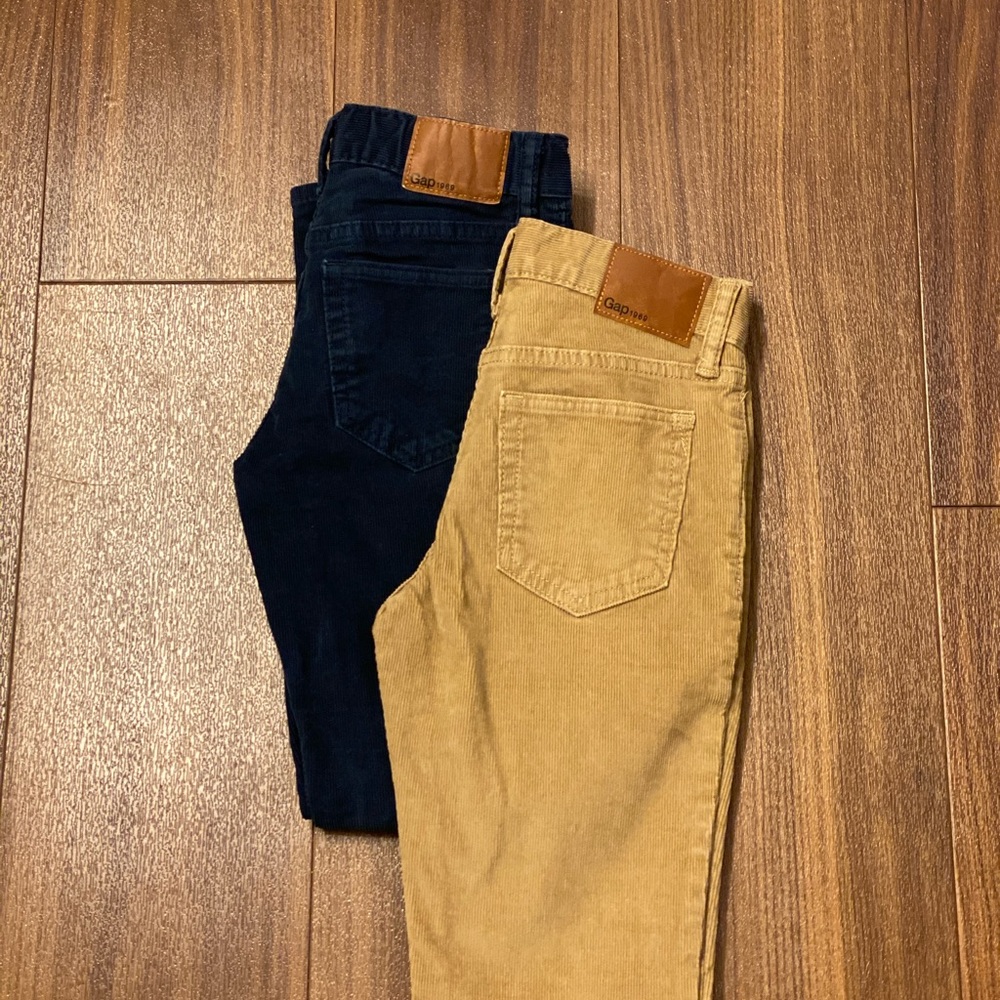 2 pairs of Gap Cords in Navy and Tan